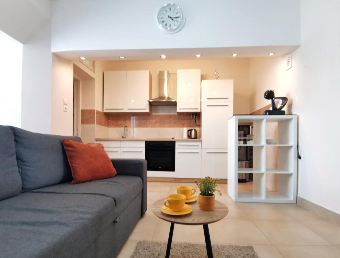Honeycomb Apartment Split - Free Parking Екстериор снимка