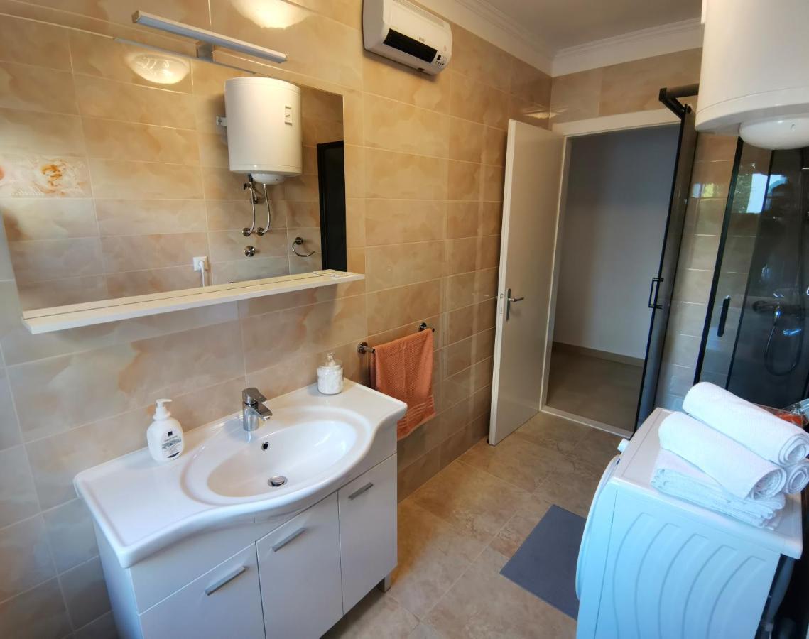 Honeycomb Apartment Split - Free Parking Екстериор снимка
